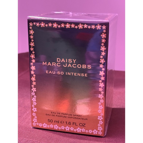 Marc Jacobs Daisy Eau So Intense Eau de Parfum Spray for Women 1.6 oz 50 ml New - Picture 2 of 5